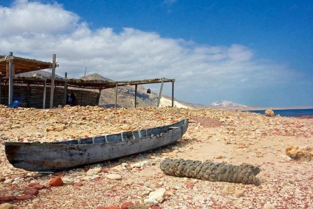camping-at-area-dihamri-marine-protected-area-socotra-island-2