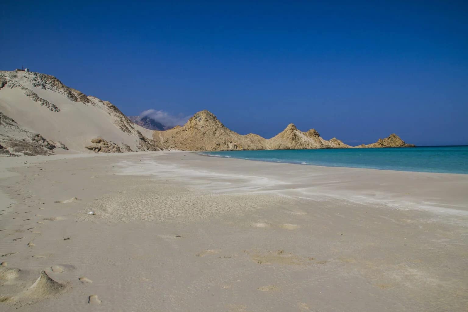 detwah-lagon-lake-beach-socotra-island-5-1536x1024