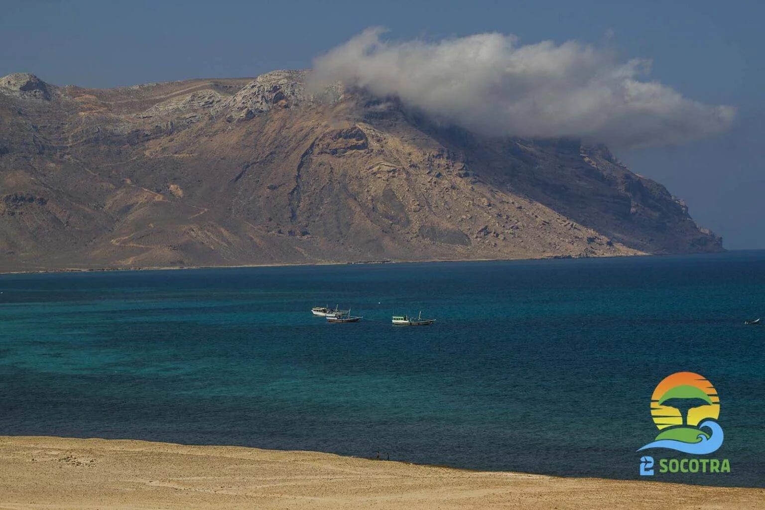 landscape-qalansiya-sea-mountain-clouds-boats-socotra-island-1536x1024