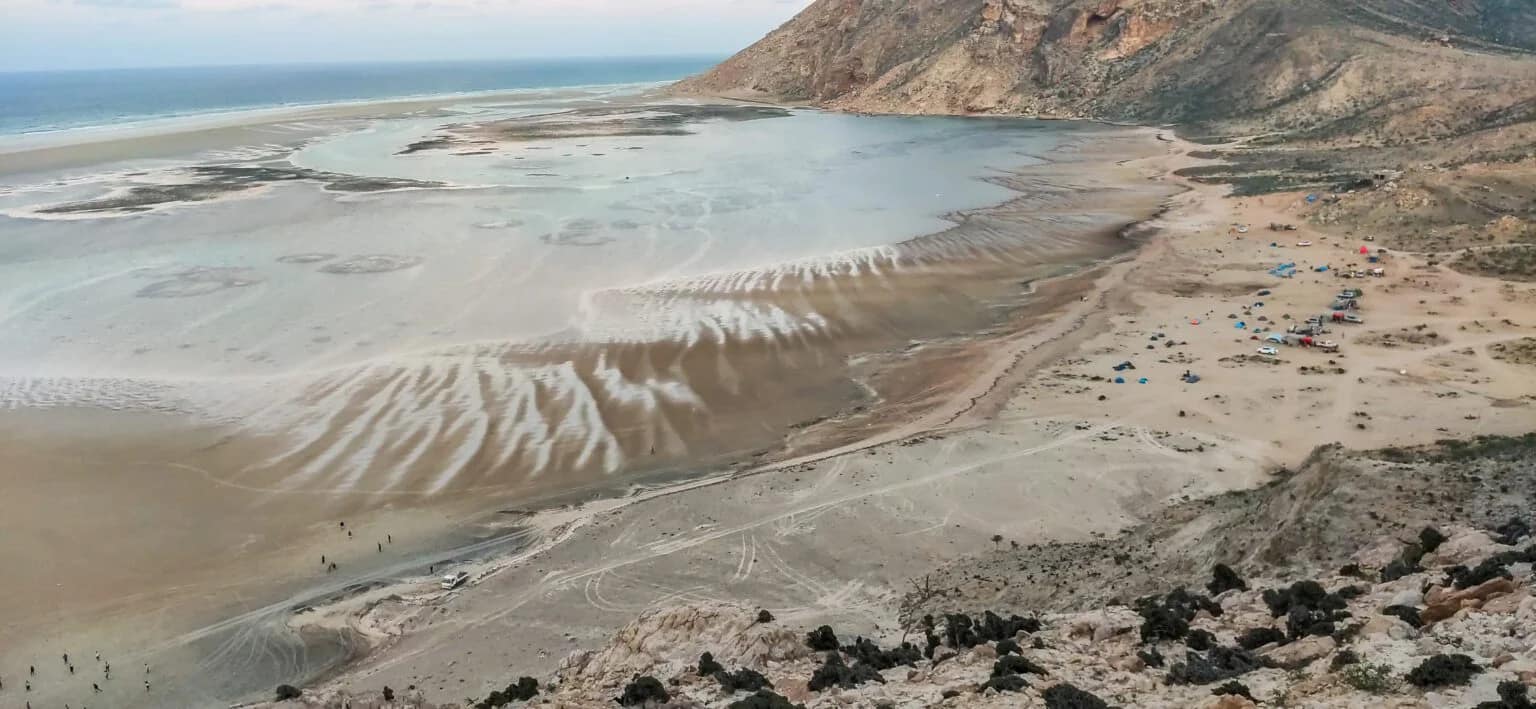 camping-detwah-lagon-lake-socotra-island-beatch-mountain-1536x709